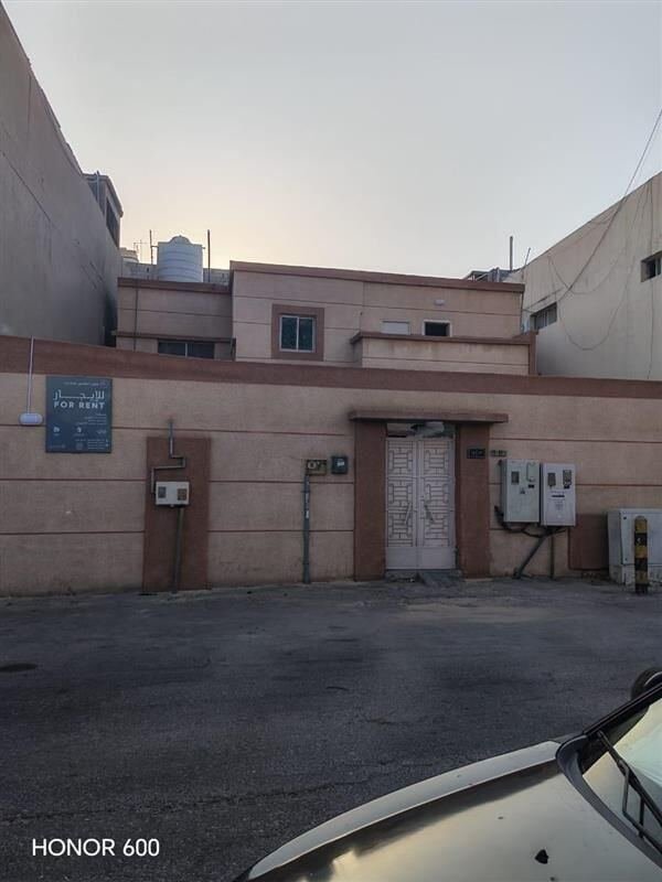 SAR 200000/year, 6 BR, 11 Room And 8 Toilet And 2 Big Kitchen. Full House For Company For Rent. Call 0536208052.