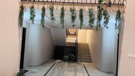 SAR 5500/year, 300 Sq. Meter, -Semi/furnished Luxurious 5 Bed, 4 Bath Duplex Flat With Two Living Rooms / 300sq