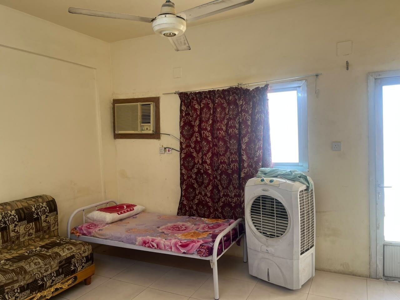 SAR 1300/month, 1 BR, Single Room Available For Rent