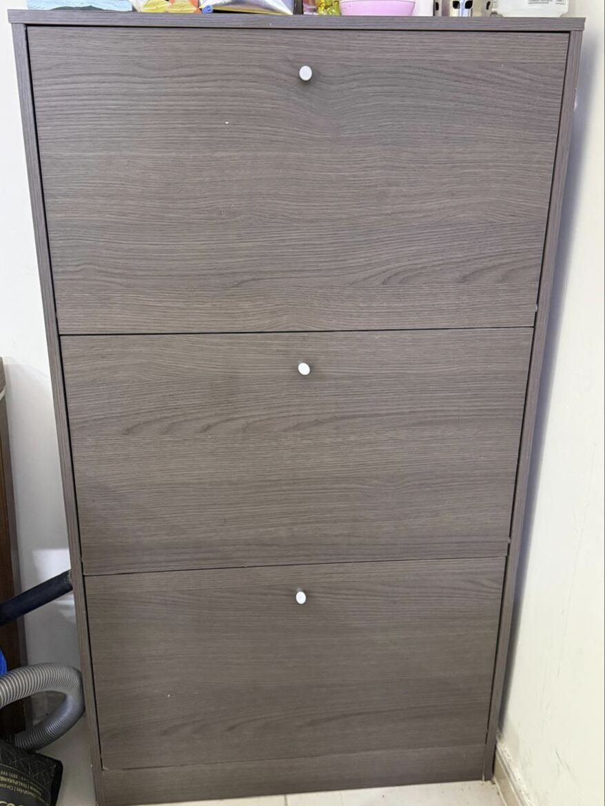 SAR 100, Shoe Rack