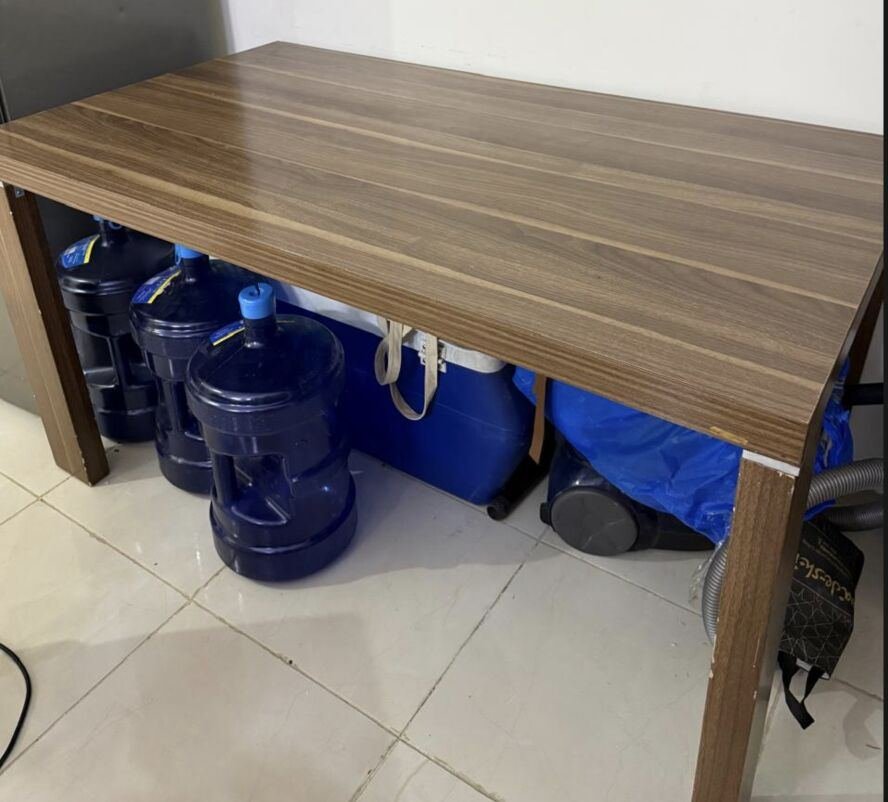 SAR 100, Table