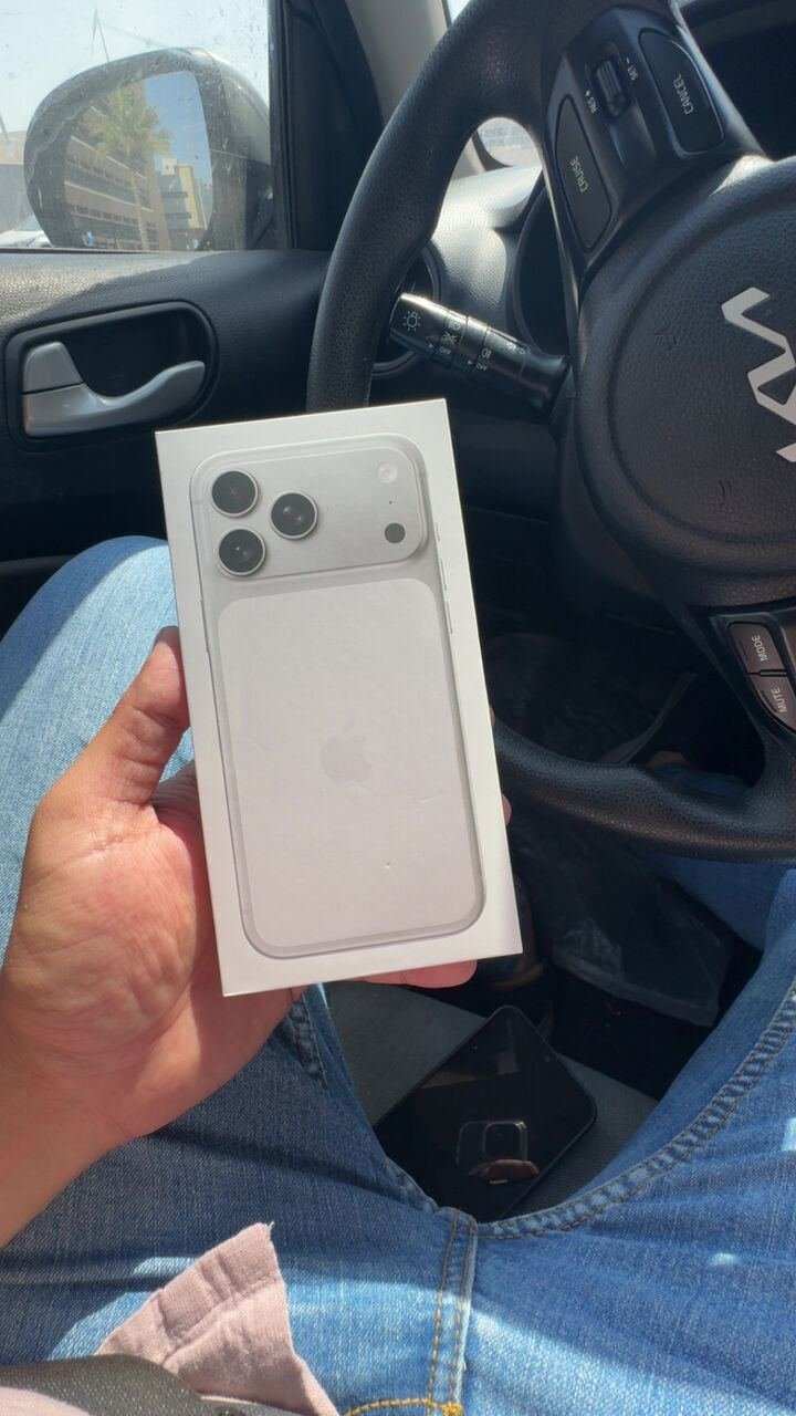 SAR 4200, Iphone 17 Pro Max Silver 256gb