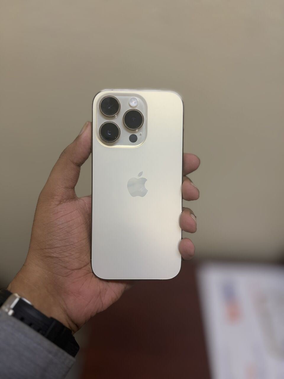 SAR 2500, IPhone 14 Pro (256 GB) GOLD