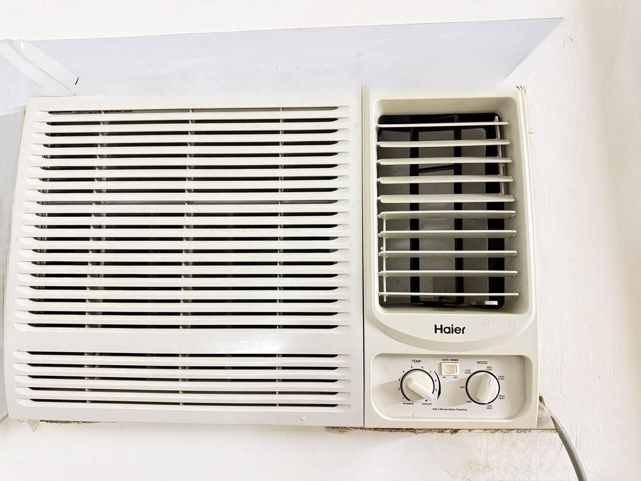 SAR 900, Haier Window AC 17,200 BTU Heat & Cool – Excellent Condition