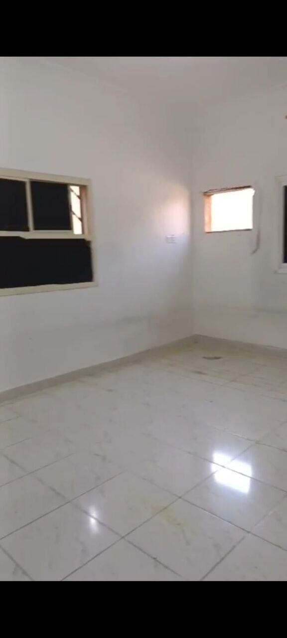 SAR 25000/year, 3 BR, Family Apartment First Floor With Large 3 Beadrooms And 1 Bath Kitchen Hall