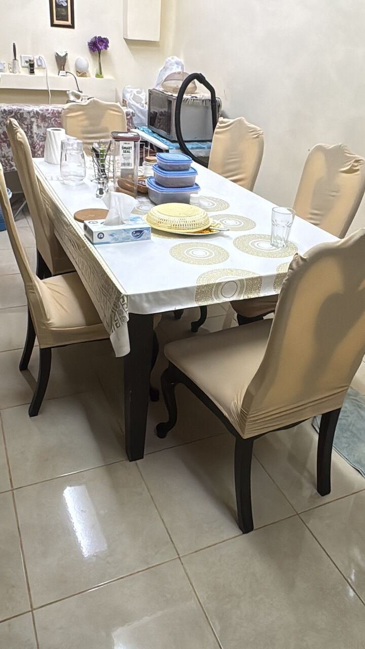 SAR 275, Malaysian Made 6-seaters Dinning Table Very Low Price Urgent For Sale