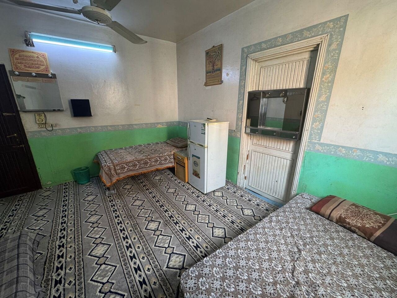 SAR 400/month, Bed Space Available In Front Of Manfouha Matero Station (Blue Line)