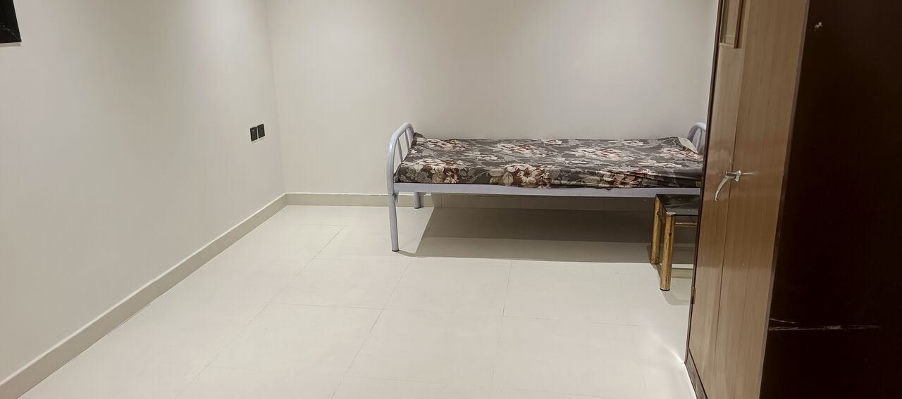 SAR 650/month, Furnished Bed Space Available – Umm Al Hammam, Riyadh