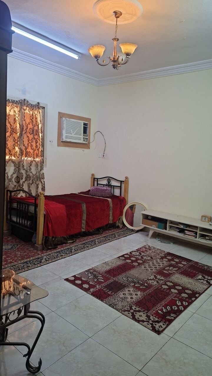 SAR 1500/month, Furnished, In A Family Flat One Room For Rent Semi Furnished