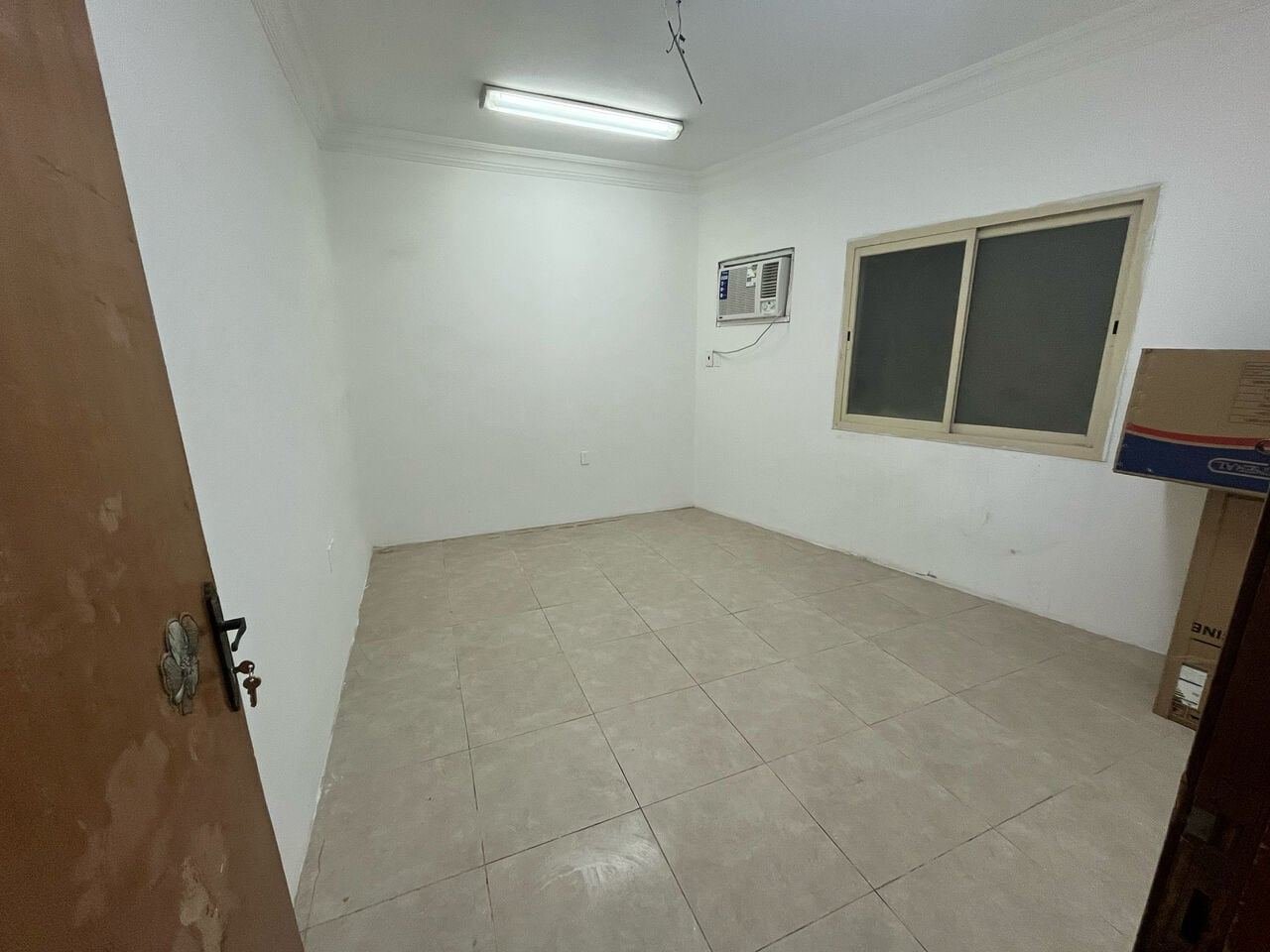 SAR 700/month, 1 Room For Rent Available In A 2 BHK Furnished Flat For South Indian Bachelors Only.