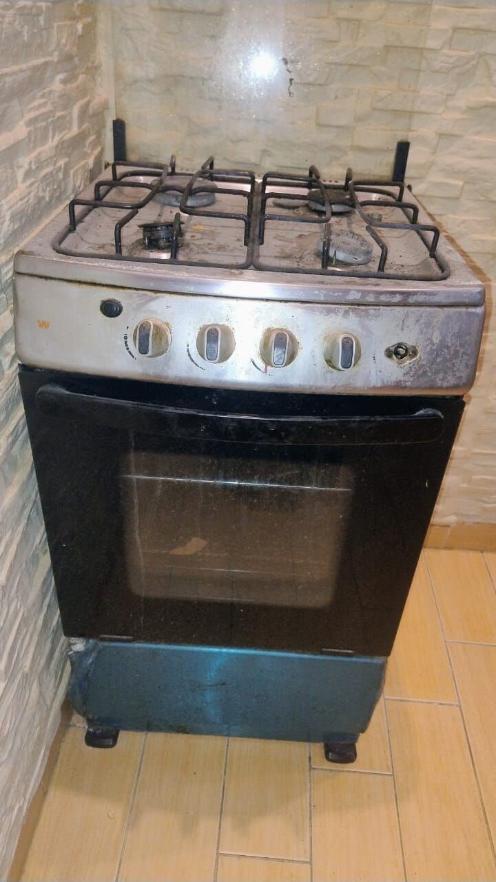SAR 200, GAS STOVE WITH 4 BURNNELS READY FOR SALE