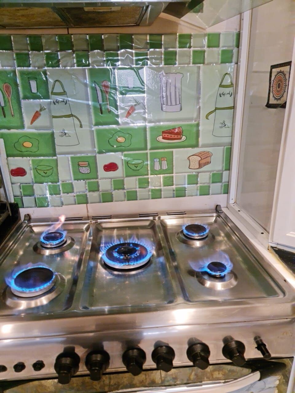 SAR 150, Well-Maintained 5-Burner Gas Cooker With Oven For Sale