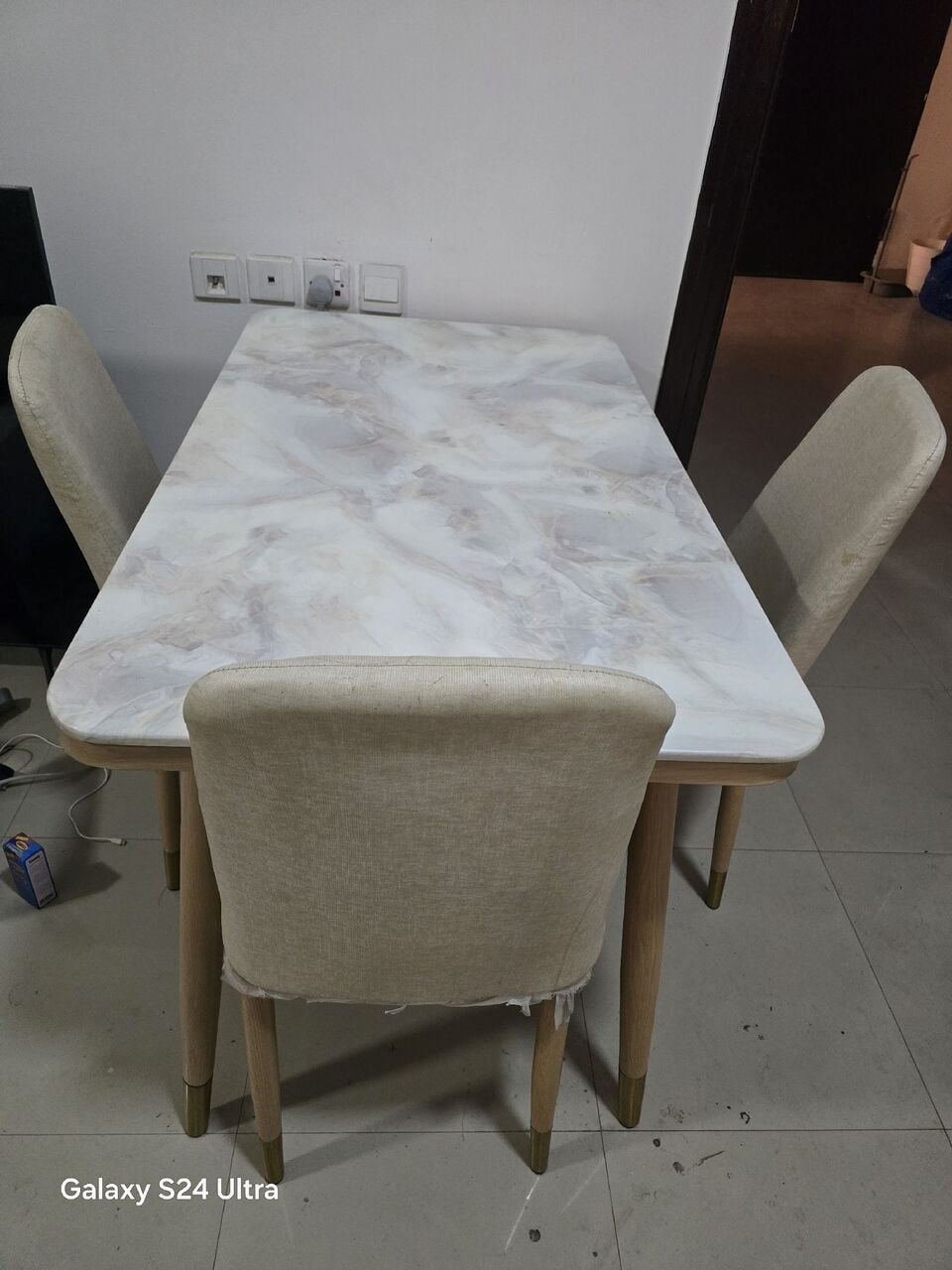 SAR 1, Dinning Table (Smart) With 4 Chairs