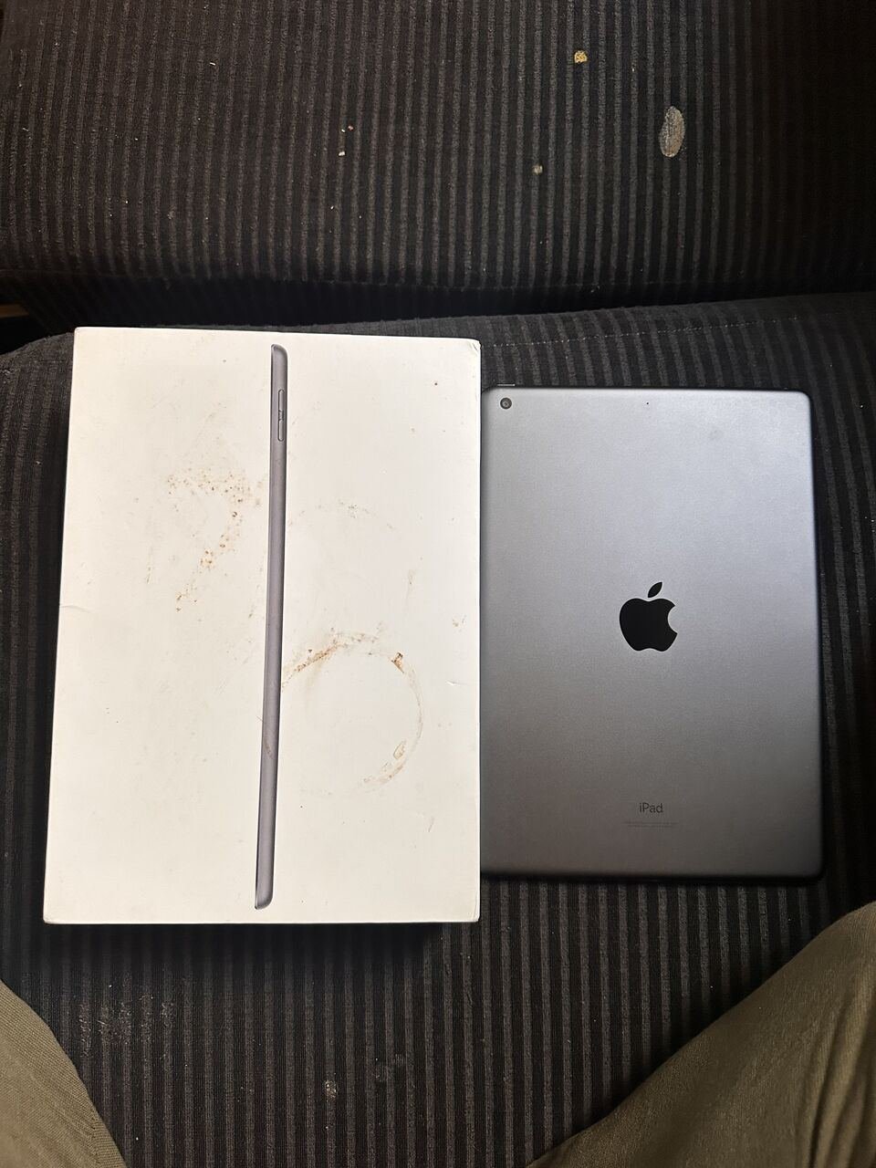 SAR 1000, IPad 9th Generation 256gb Space Grey Color