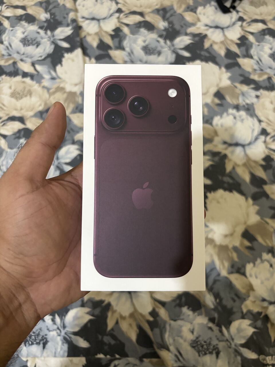 SAR 6200, I Phone 18 Pro 256 GB Burgundy