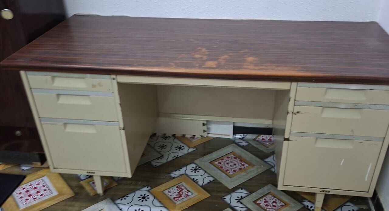 SAR 300, Two Side Drawer Steel Table