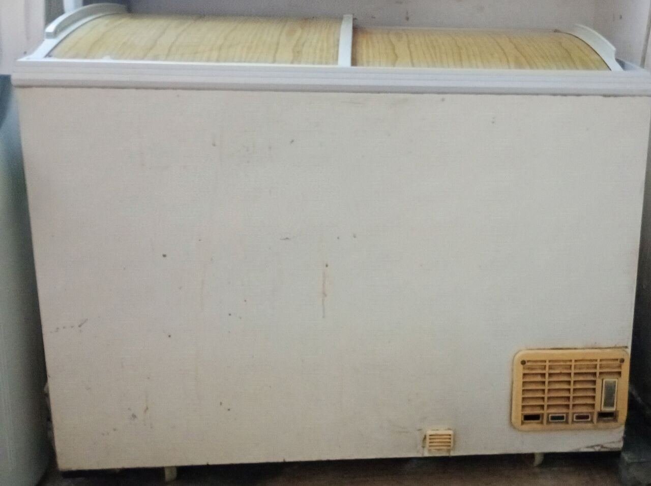SAR 500, SONY TV 42 INCH AND DEEP FREEZER FOR SALE NEGOTIABLE PRICES.