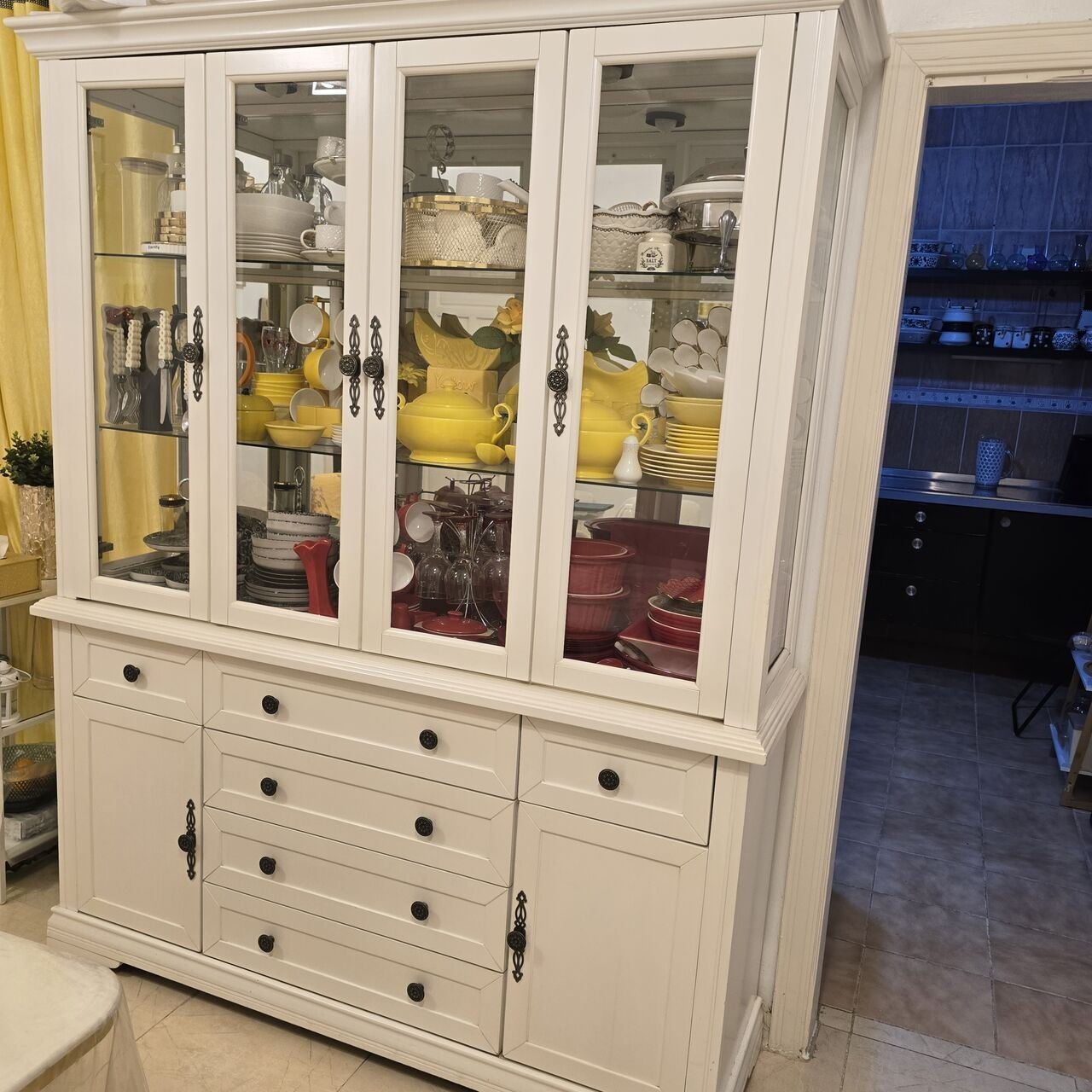 SAR 2250, Crockery Almira
