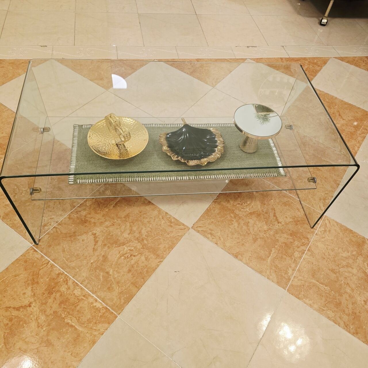 SAR 350, Center Table