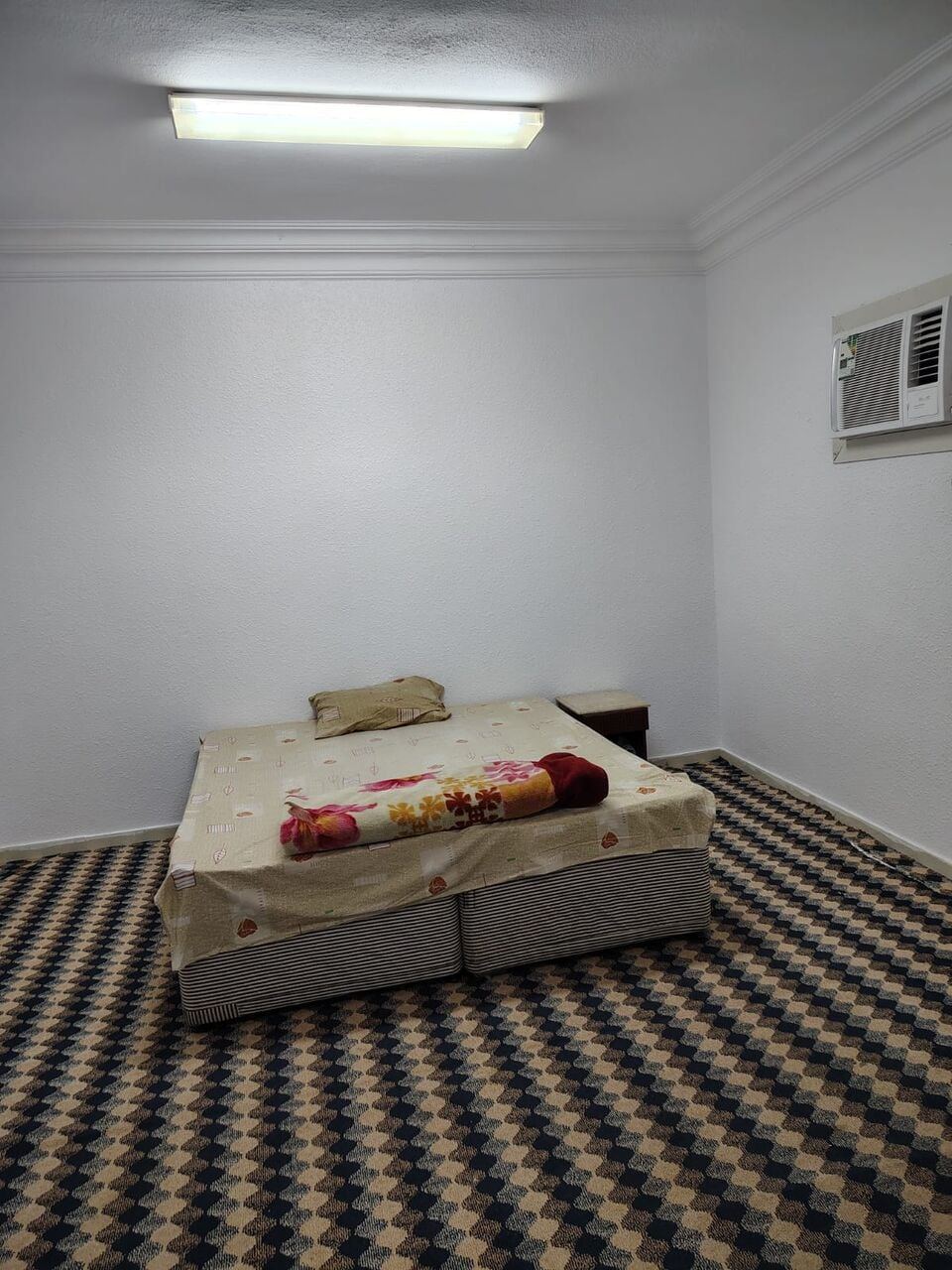 SAR 1000/month, Room For Rent In Apartment - For Working Professionals Or Students