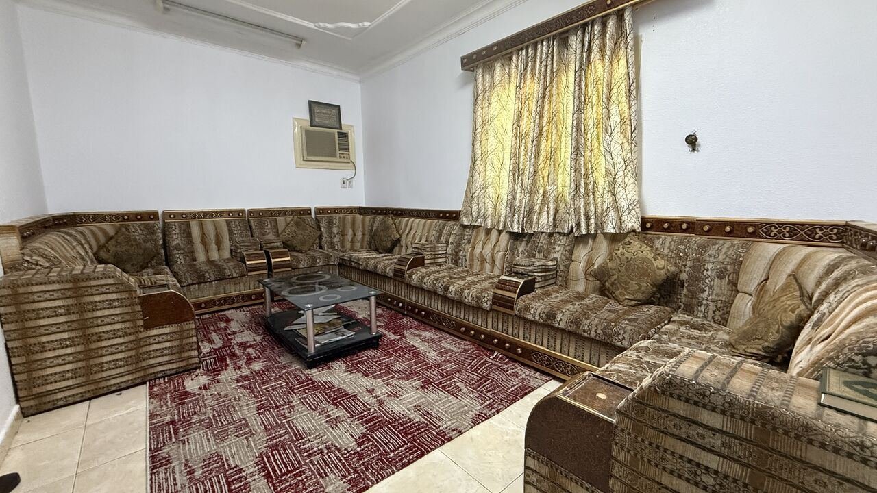 SAR 300, Majilis For Sale