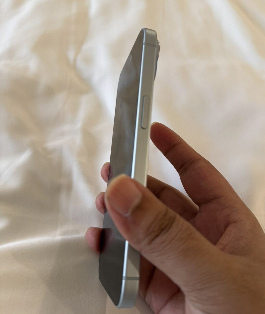 SAR 1850, Iphone 15 128gb