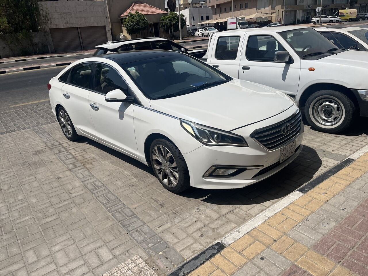 SAR 35000, Hyundai Sonata, 2016, Automatic, 192000 KM, Well Maintained Sonata Model For Sale. Roof Open. White Color. 2.