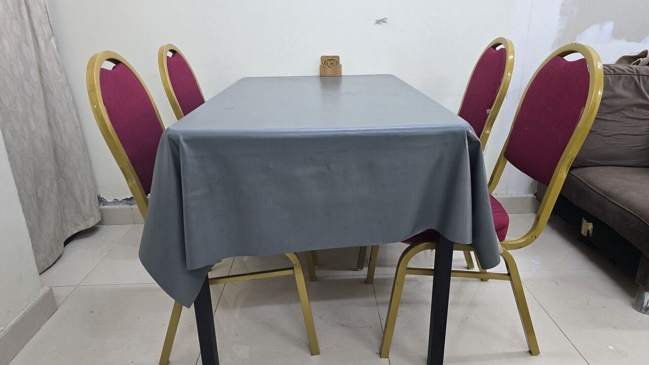 SAR 200, Dining Table With 6 Chairs