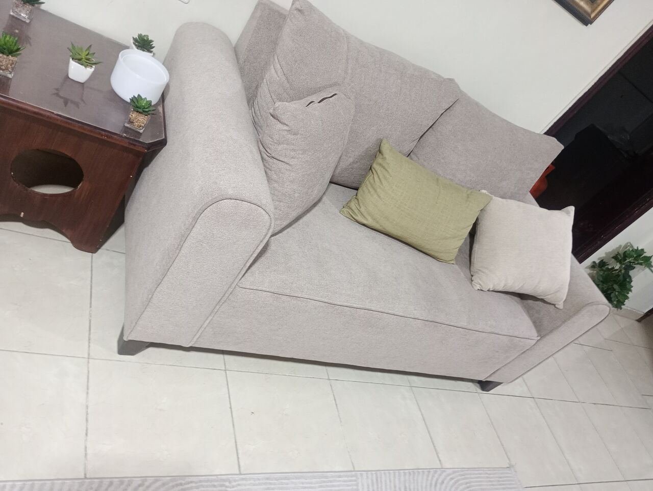 SAR 3100, Sofa Set/Dining Table/Wardrobe For Sale In Madina