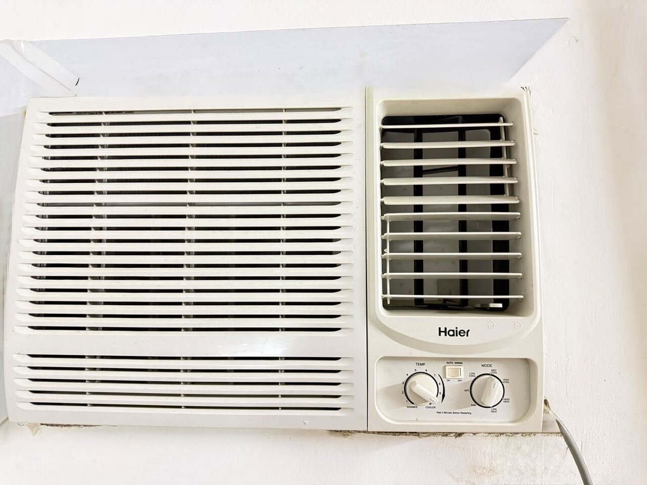 SAR 900, Haier Window AC 17,200 BTU Heat & Cool – Excellent Condition