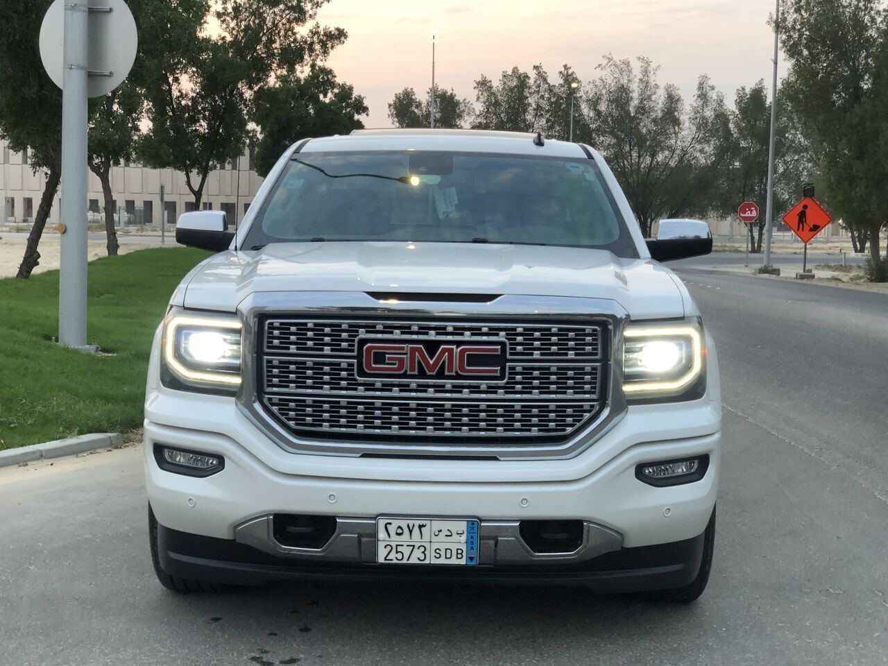 SAR 116000, GMC Sierra 2018 Denali Full Agency Body VERY GOOG CAR, 2018, 170000 KM, Jubail Down Town