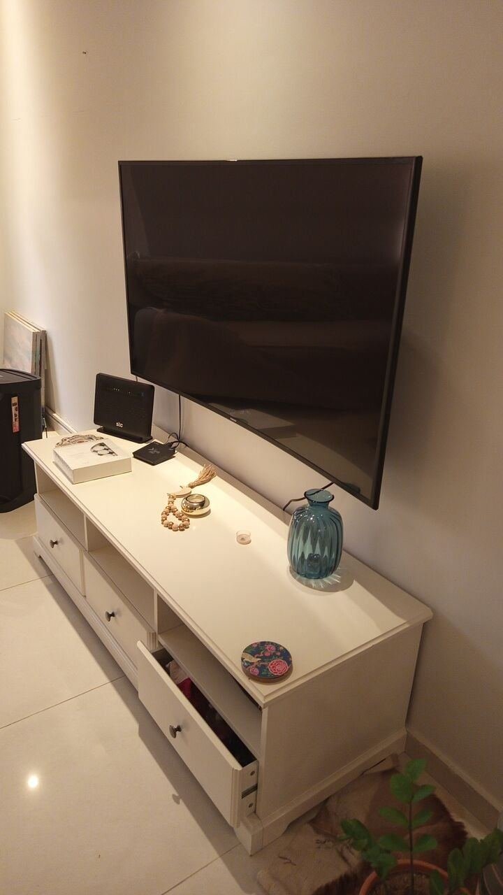 SAR 250, TV Table