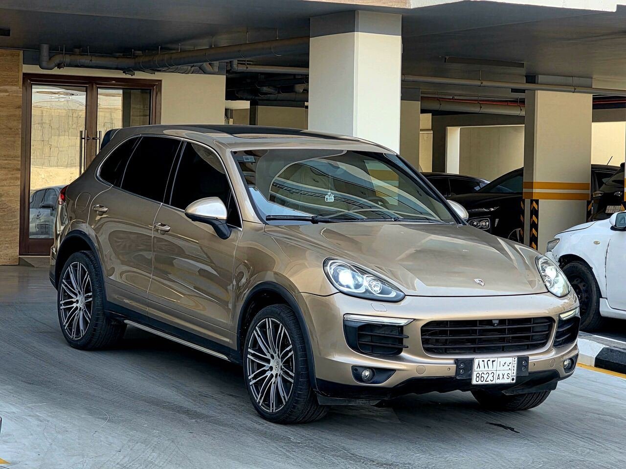 SAR 73000, Porsche Cayenne, 2016, Automatic, 205000 KM, Full Option. 6 Cylinder