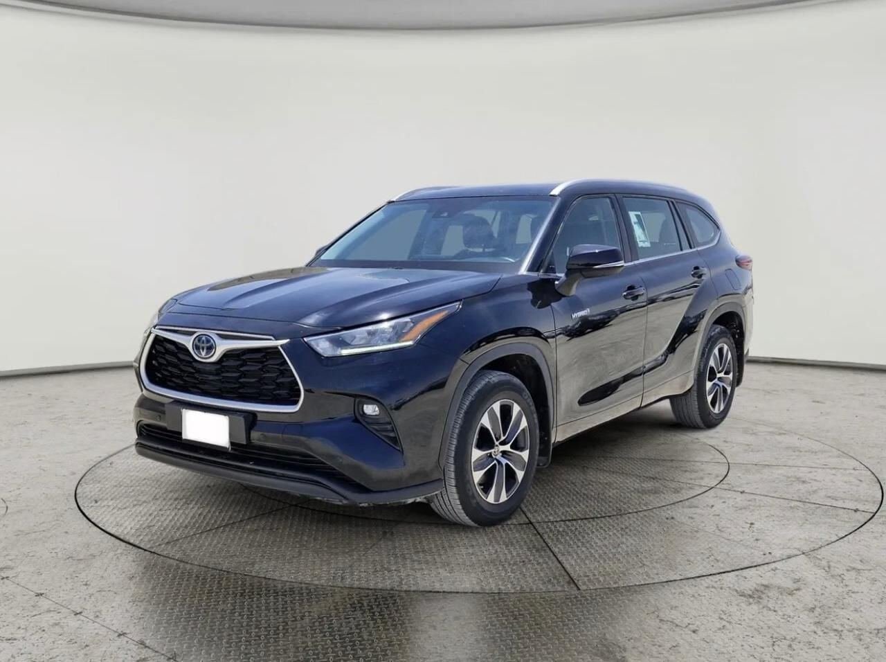 SAR 138500, Toyota Highlander GLE 2024 Hybrid AWD, 2024, Automatic, 15000 KM, – Almost New Saudi Specs