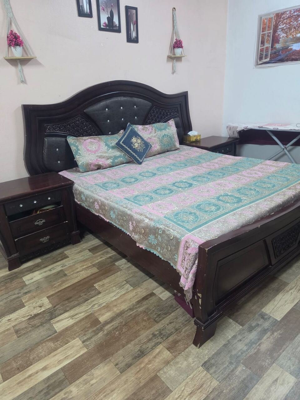 SAR 500, Bed Room Set For Sale (King Size Bed, Almira, Dressing Table, Side Table, Big Table)