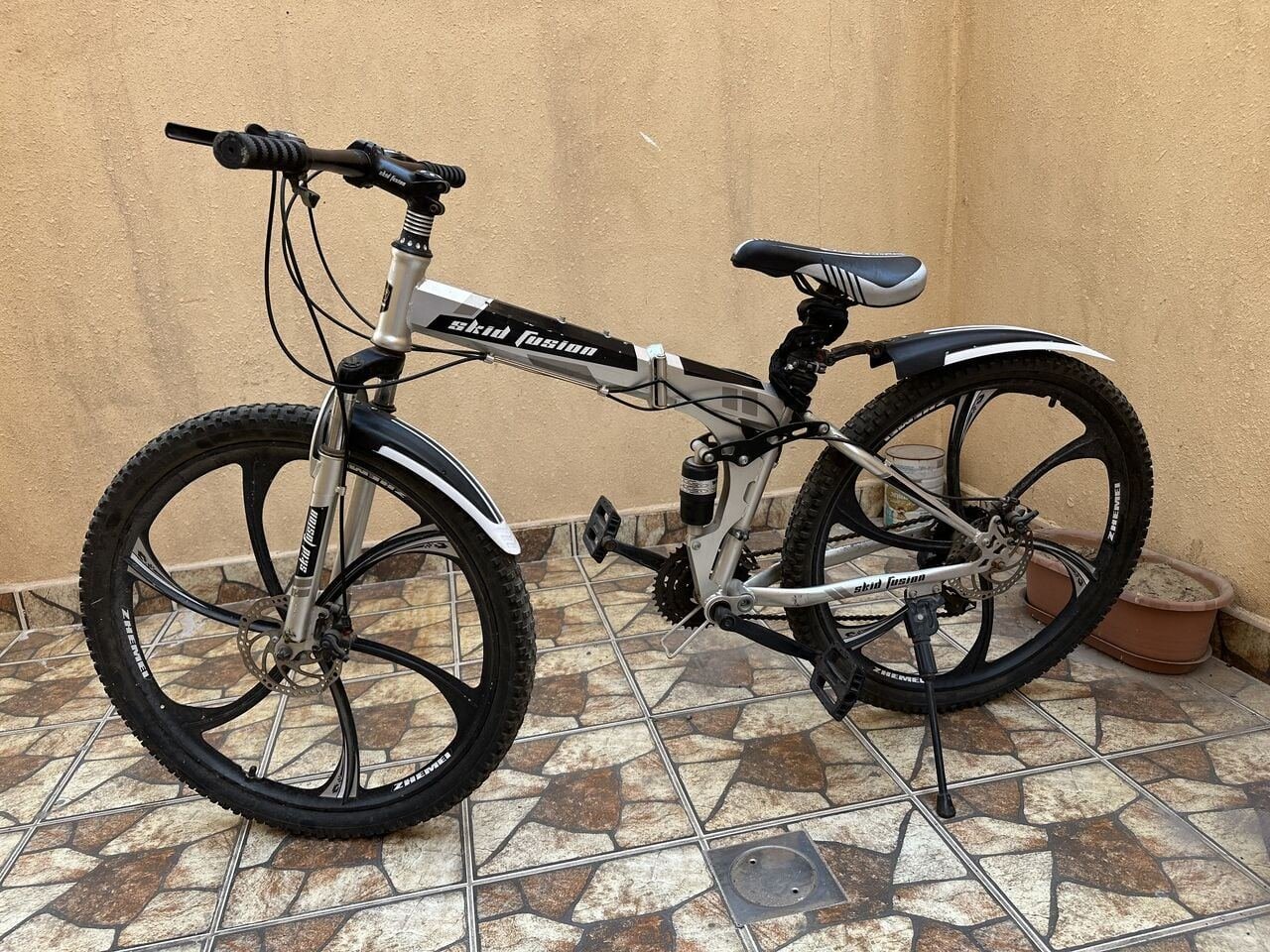 SAR 350, Foldable Gear Cycle In Almost New Condition