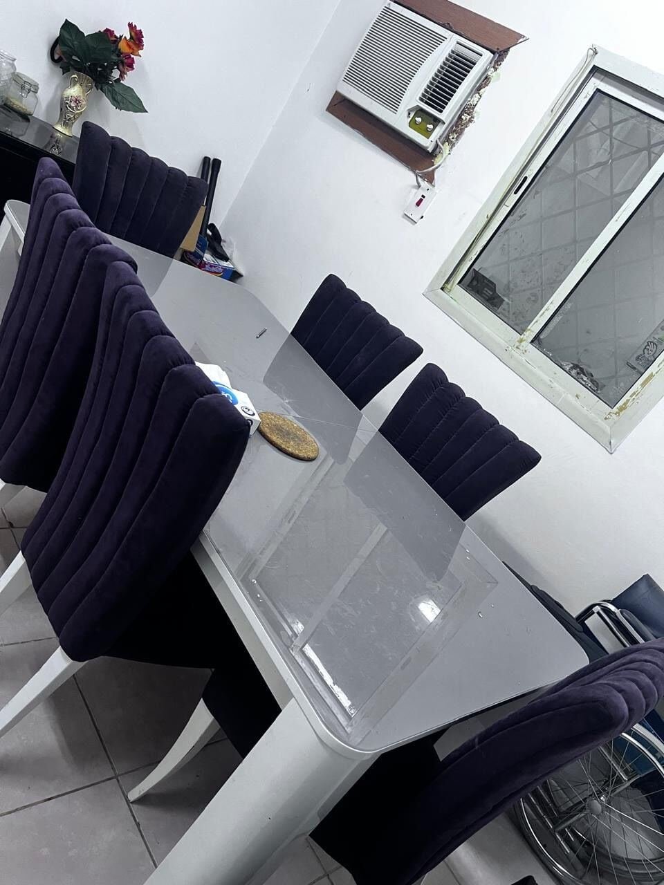 SAR 900, Dining Table With 6 Chairs