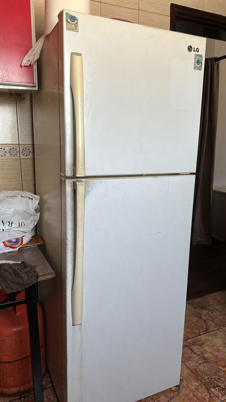 SAR 450, LG Refrigerator For Sale – Good Condition