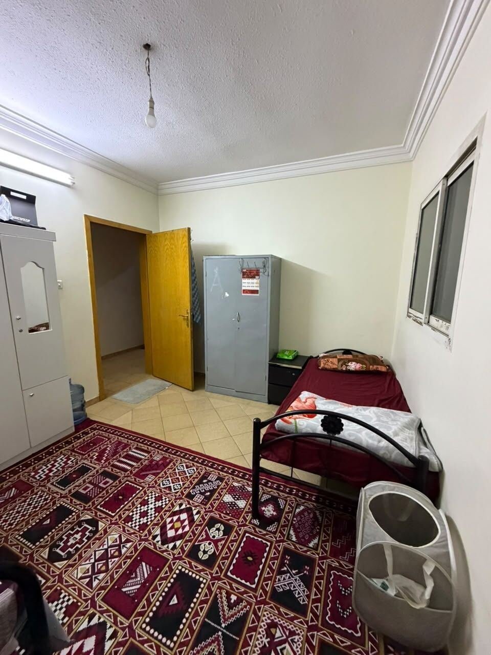 SAR 900/month, I Am Offering A Full Furniture Bed Space In A Well Maintained 4 BHK Flat