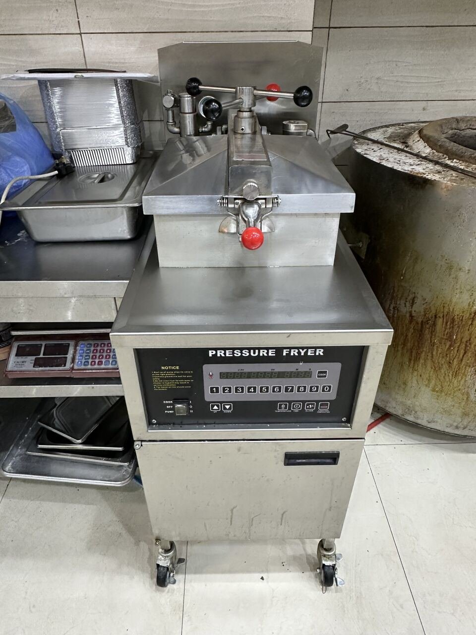 SAR 75000, Automatic New Generation Broast Machine (condition Like New)