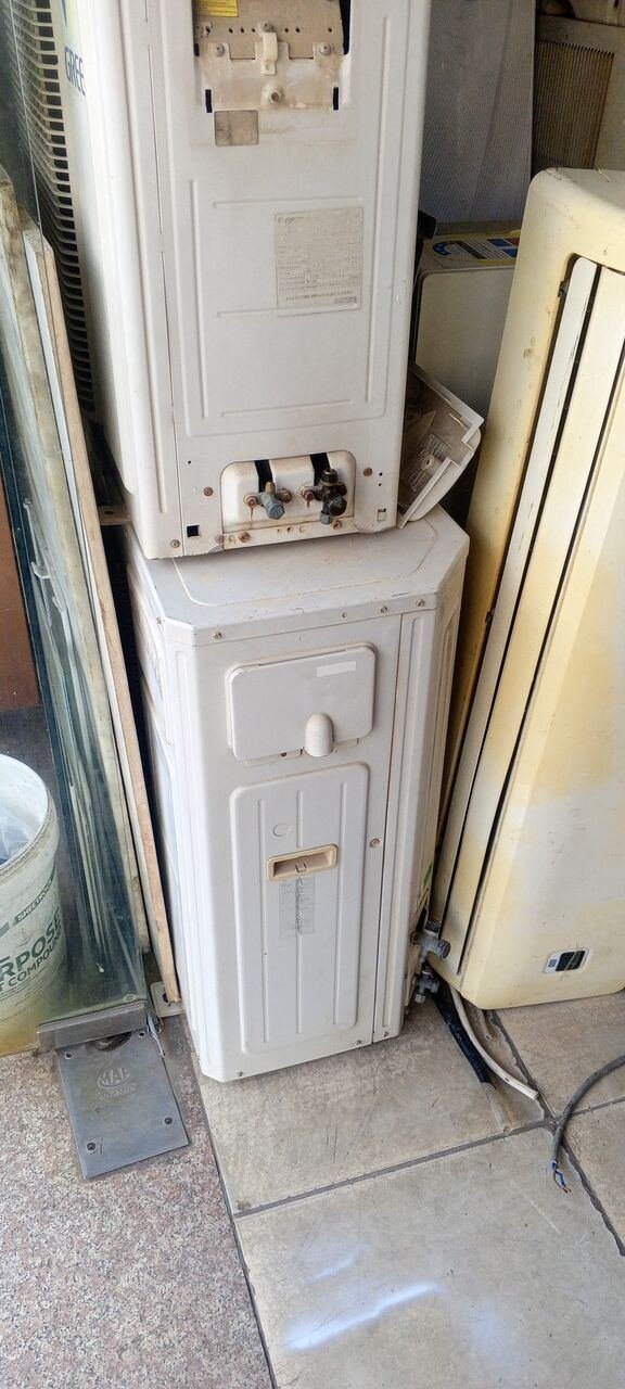 SAR 800, Split And Window Ac For Sell.Price Is Slightly Negotiate0597853707