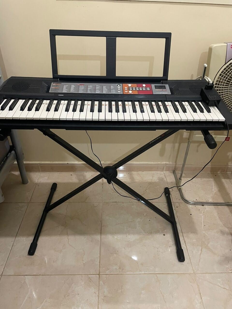 SAR 500, Yamaha PSR-F50 Portable Digital Keyboard Black Including Stand