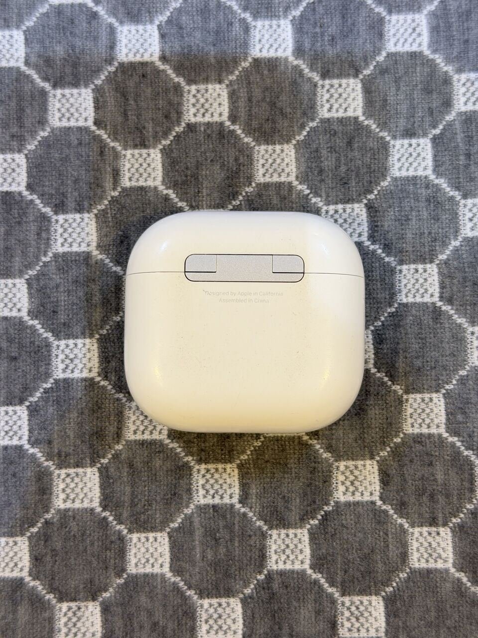 SAR 350, Apple Airpods 4