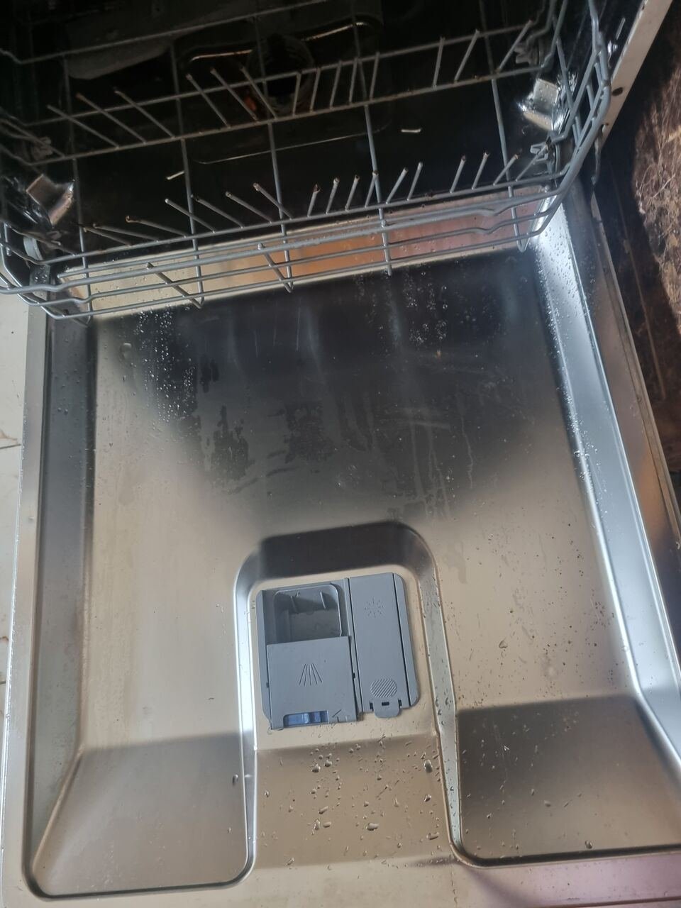 SAR 500, Beko Dishwasher (5 Programs) – Excellent Working Condition