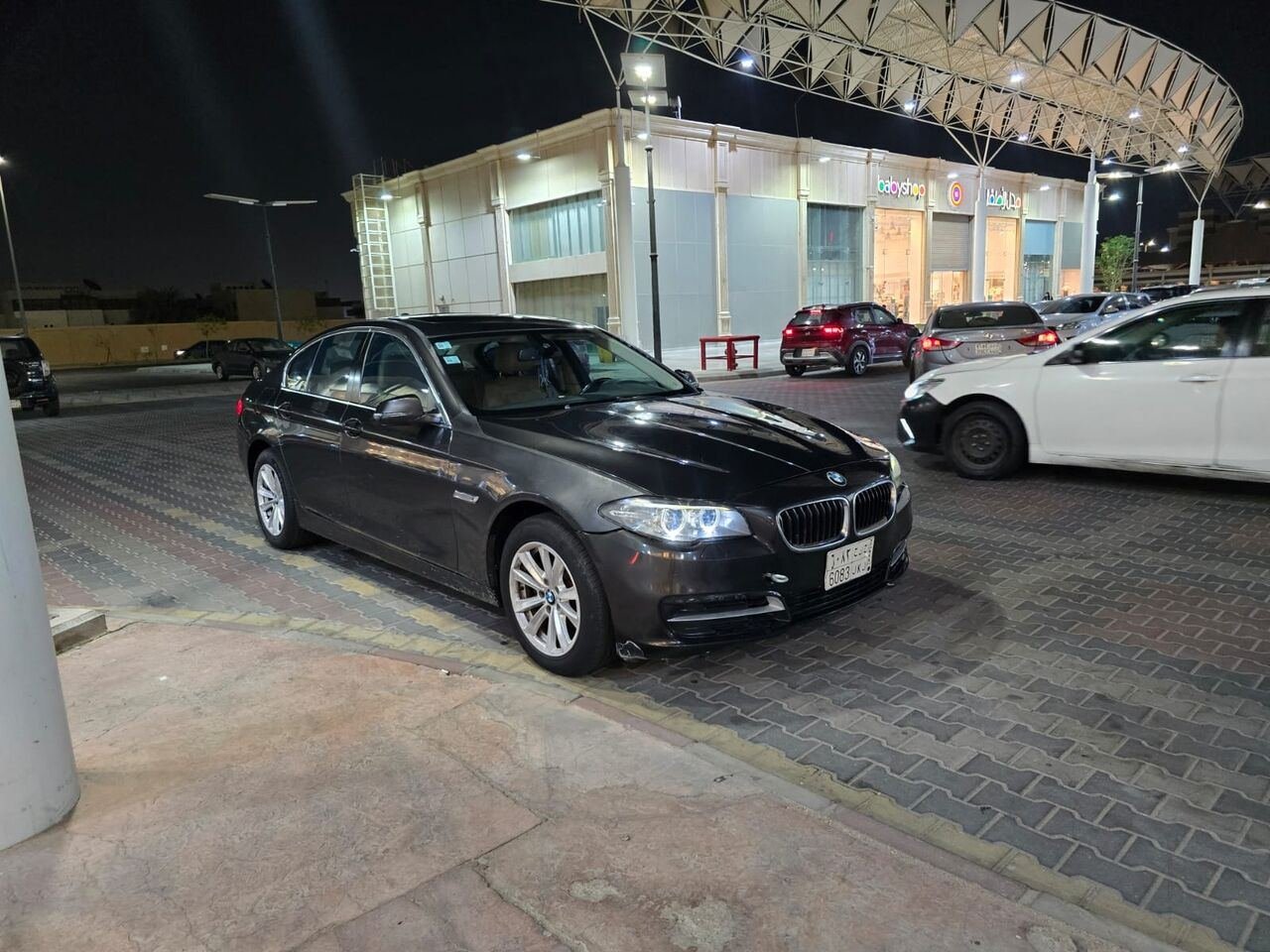 SAR 35000, Bmw 5 Series, 2015, Automatic, 320000 KM, BMW 4-cylinder - 520i