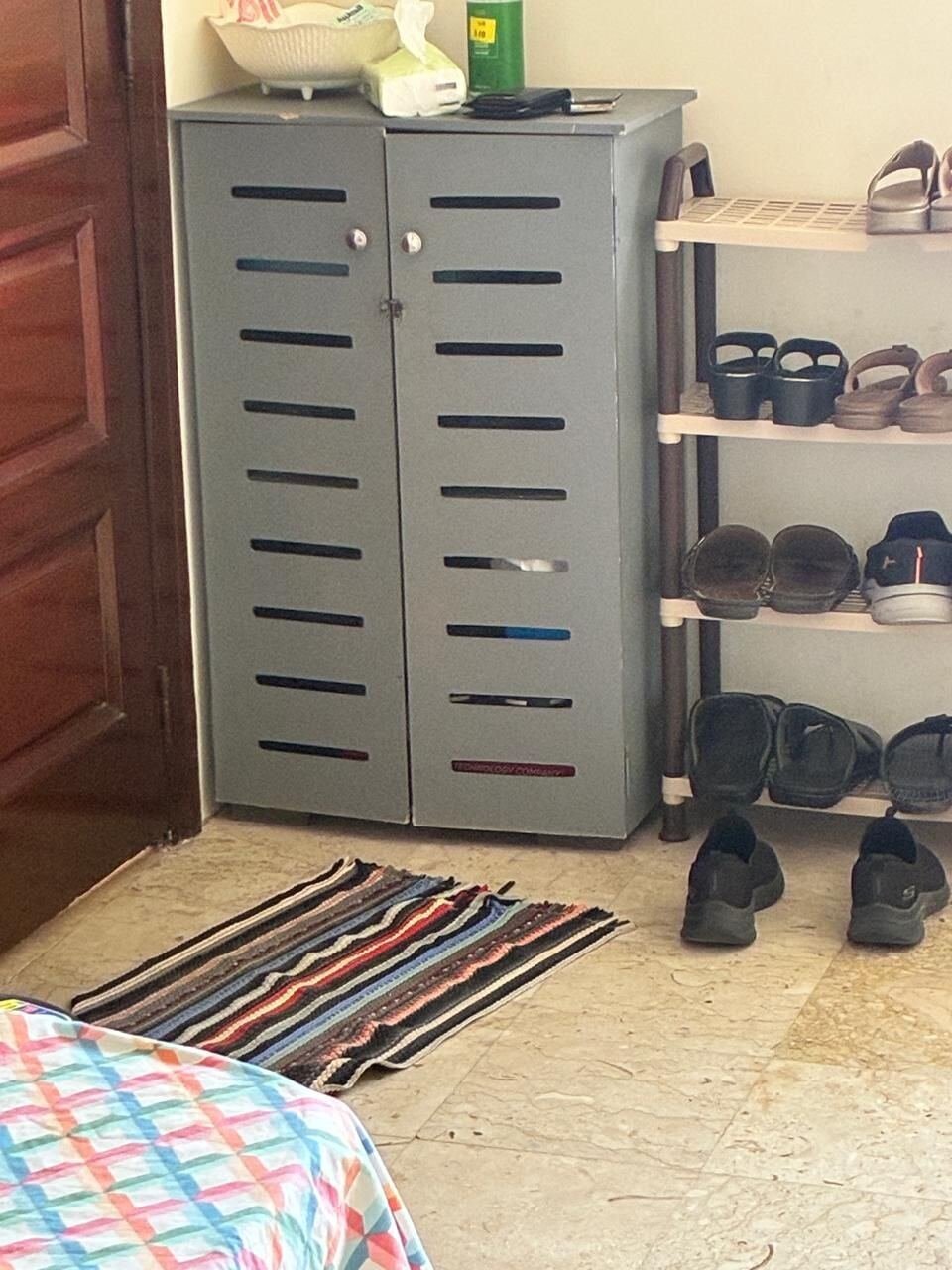 SAR 50, Shoe Rack
