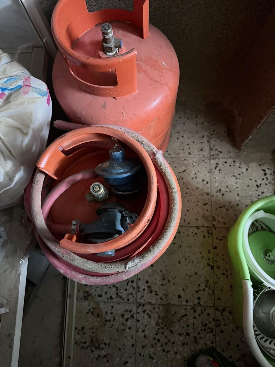 SAR 200, GAS CYLINDER , STOVE & TV