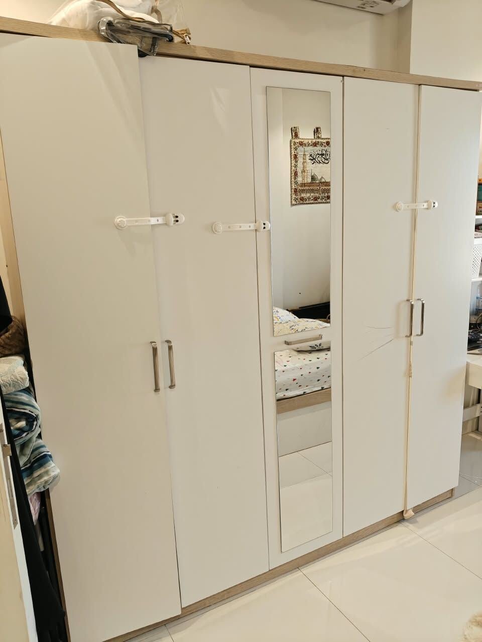 SAR 800, Wardrobe & Kid Bed