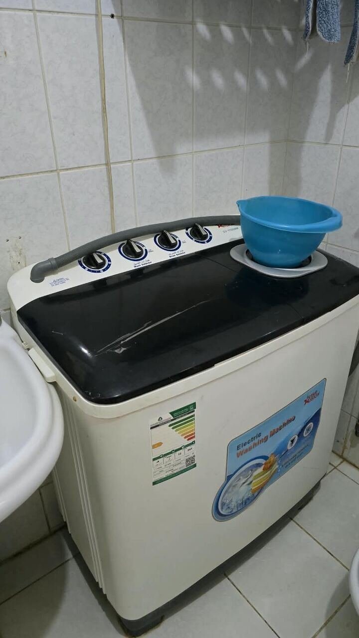 SAR 3500, Household Items For Urgent Sell For Complete One Bed Room.