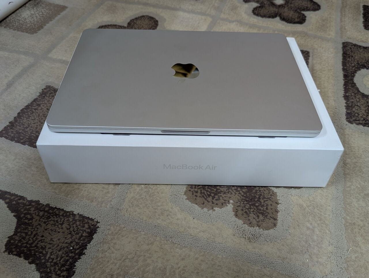 SAR 3200, Macbook M2-512gb